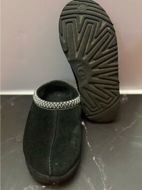 UGG Kids Black Tansman Slippers
